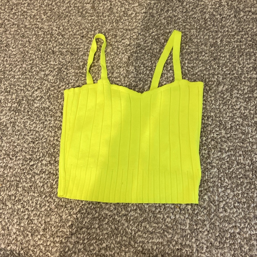 crop top runs small